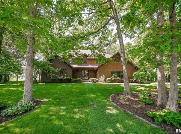 9701 N Cherrybark Court, Peoria, IL 61615