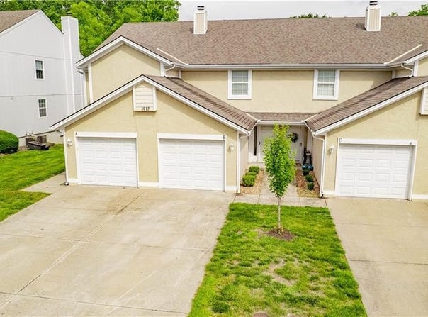 4612 Whispering Winds Drive, Lee's Summit, MO 64064