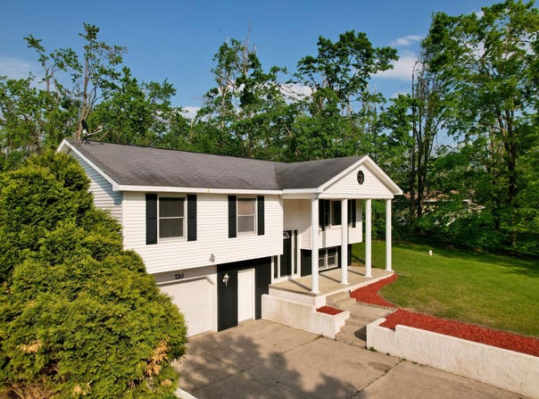 720 Crestwood Drive, Gaylord, MI 49735