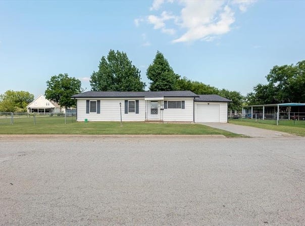 1503 SW 6th Avenue, Mineral Wells, TX 76067