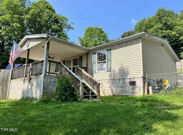 692 Northeast Hamner Avenue, Norton, VA 24273