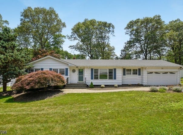 35 Misty Mountain Rd, Randolph Twp., NJ 07869-4775