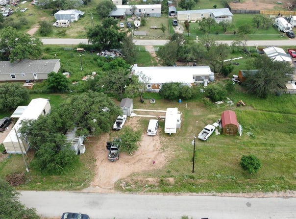 601 Breezy LN, Kingsland, TX 78639