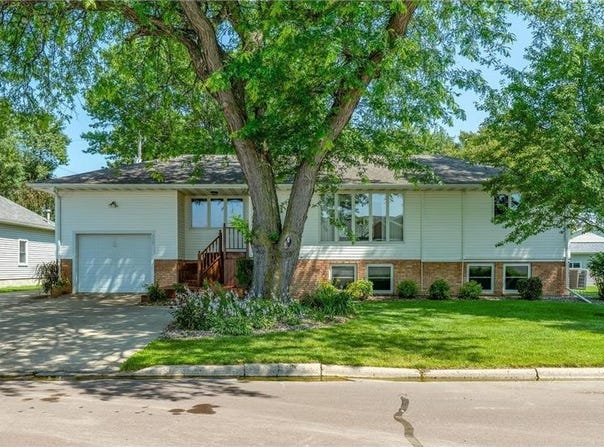 307 Higbie Avenue E, Minnesota Lake, MN 56068