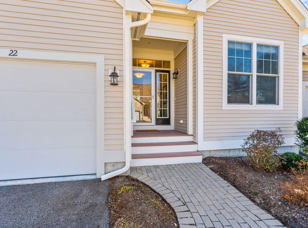 22 Grey Hawk Drive, Mashpee, MA 02649