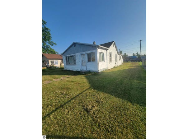 1780 S Riverside Drive, Au Gres, MI 48703