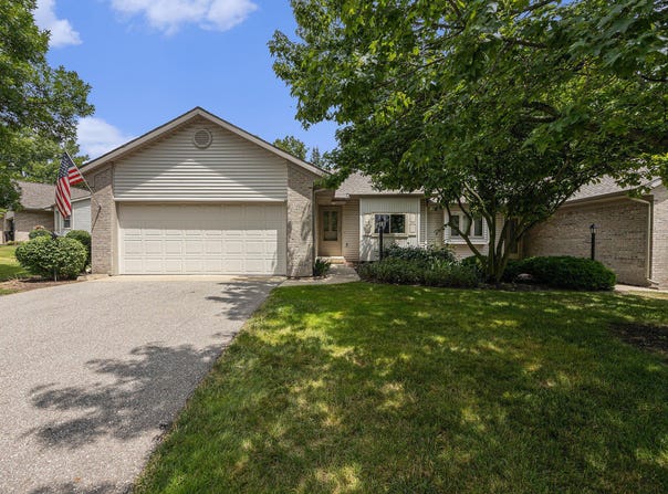 2598 Falcon Wood Drive NW, Walker, MI 49534