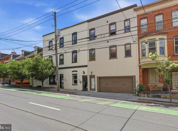 16 E WALNUT Street, LANCASTER, PA 17602