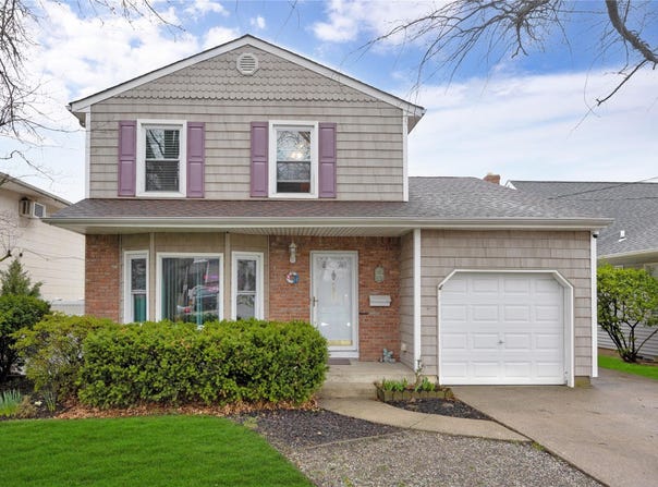 591 Conklin Street, Farmingdale, NY 11735