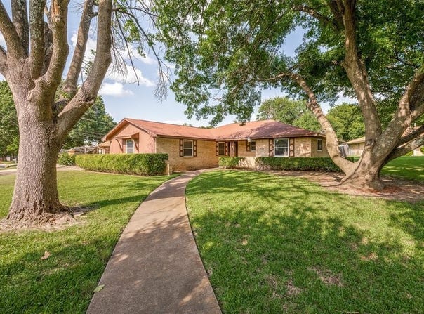 328 Bennett Circle, DeSoto, TX 75115