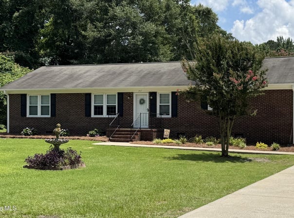347 Forest Knolls Road, Goldsboro, NC 27534