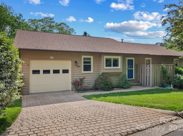 4-b HedgeRose Court, Asheville, NC 28805