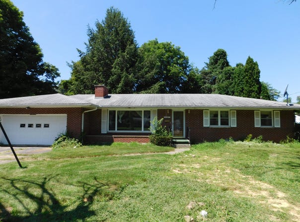 1202 Woodlawn Boulevard, Albion, MI 49224