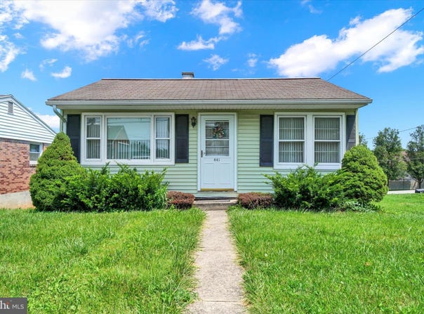 441 W MAPLE STREET, DALLASTOWN, PA 17313