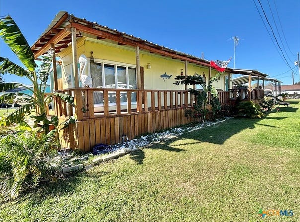 804 W Madison Avenue, Port O'Connor, TX 77982