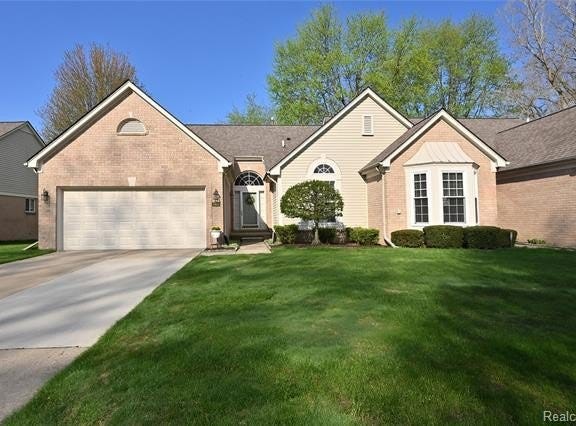 44153 Dylan, Sterling Heights, MI 48314
