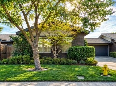 725 N Silvervale Drive, Visalia, CA 93292