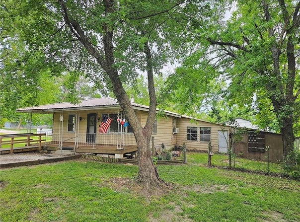 428 E 5th Avenue, Garnett, KS 66032