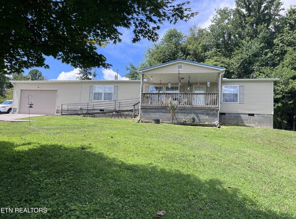 142 Lone Holly Lane, New Tazewell, TN 37825