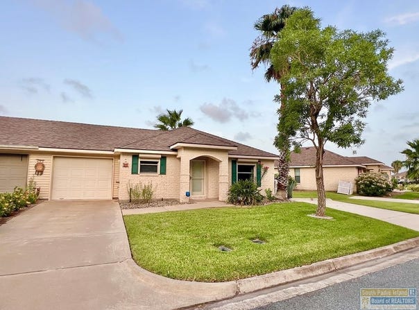 37 Pinehurst Dr., Laguna Vista, TX 78578
