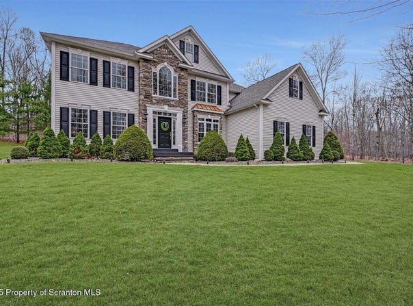 120 Highland Road, Roaring Brook Twp, PA 18444