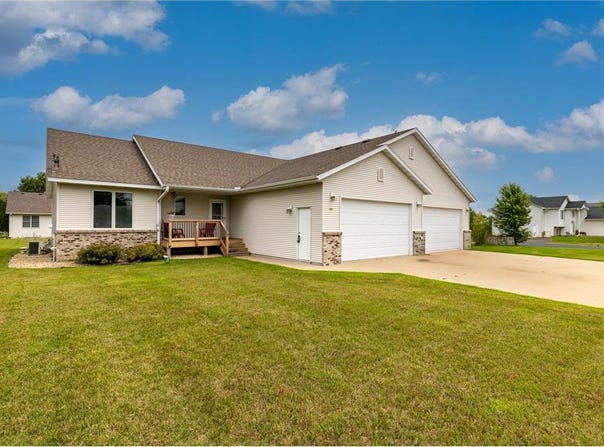 656 Obrien Parkway, Belle Plaine, MN 56011