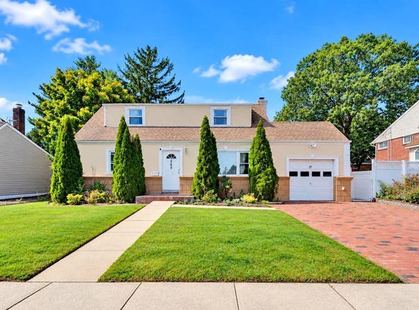 545 KINGS AVE, Massapequa, NY 11758