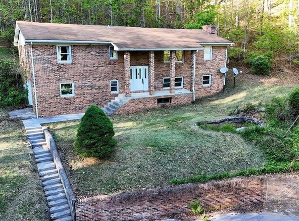 194 Naples Ln., BLUEFIELD, WV 24701