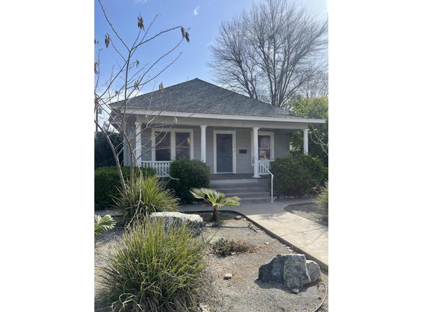 132 N Gale Hill Avenue, Lindsay, CA 93247