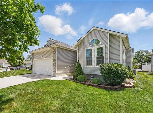 1605 NW Primrose Lane, Blue Springs, MO 64015