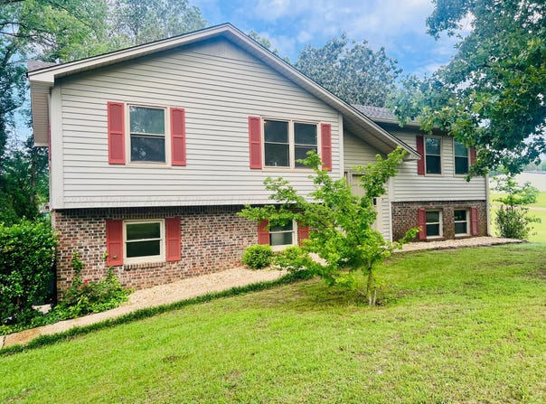 1945 NW ACADEMY Dr, Fayette, AL 35555