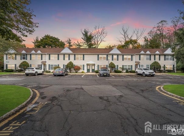 31 Hanover Square, Middlesex, NJ 08846