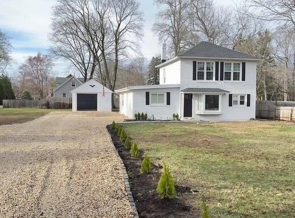 3 Oak Street, Saint James, NY 11780