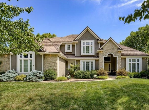 1021 SW Summit Falls Drive, Lee's Summit, MO 64081