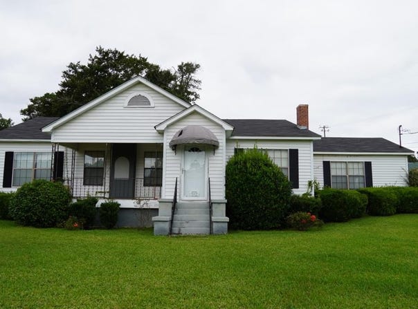 39 Early St, Eufaula, AL 36027