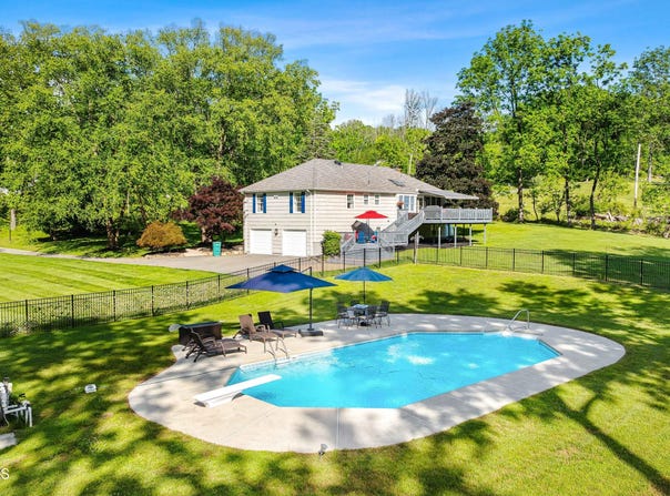 97 Beacon Hill Road, Califon, NJ 07830