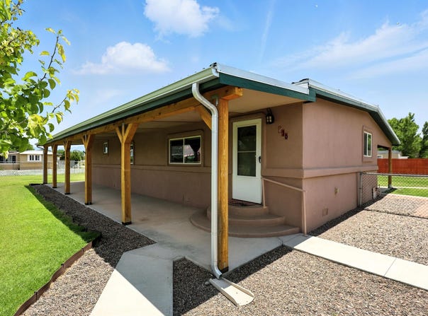 16 YERBA Road, Los Lunas, NM 87031