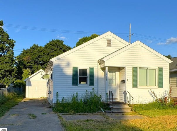 2205 S Pennsylvania Avenue, Lansing, MI 48910
