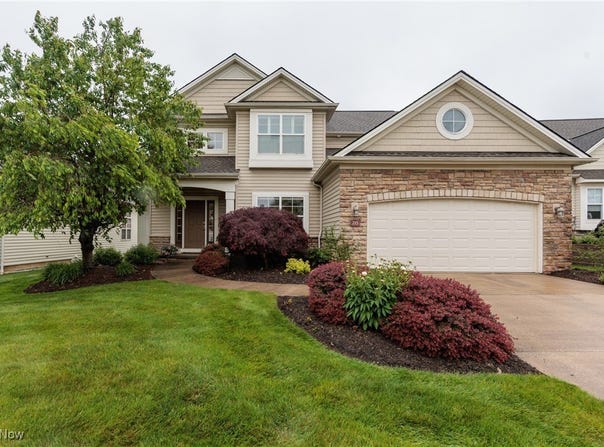 215 Prestwick Drive, Broadview Heights, OH 44147