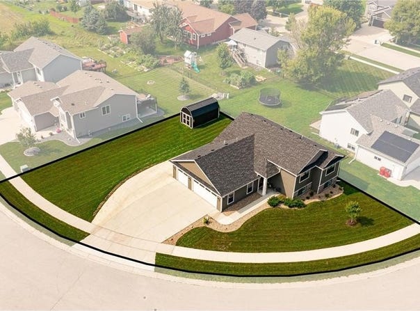909 9th Avenue NE, Kasson, MN 55944