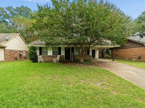 201 Fox Run Dr, Hattiesburg, MS 39402