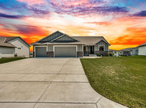 12006 E Bonita Cir, Wichita, KS 67207