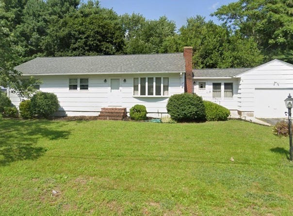 5 Crestwood Cir, Lawrence, MA 01843
