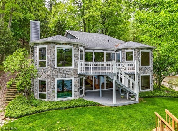 466 W Mohawk Drive, Malvern, OH 44644