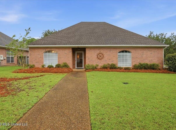 23 Spring Lake Circle, Pearl, MS 39208