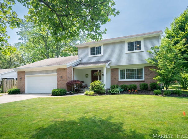 2934 Meadowbrook Drive SE, Grand Rapids, MI 49546