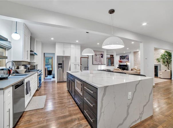 11260 Hidden Oaks Court N, Champlin, MN 55316