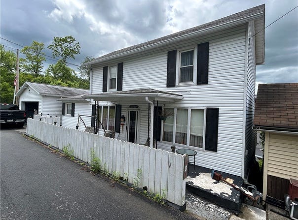 42 Walnut Ave, Dunbar, PA 15431