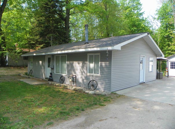 1265 RUSSELL, Harrison, MI 48625