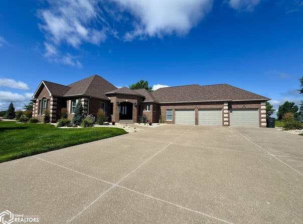 5609 Hickory Stick Lane, Burlington, IA 52601